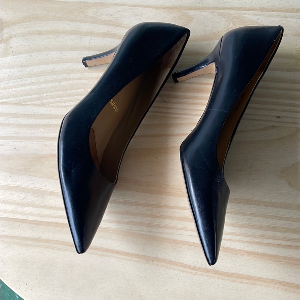 Trotters Black Heels Classic Pointed-Toe Pumps - Picture 13 of 16